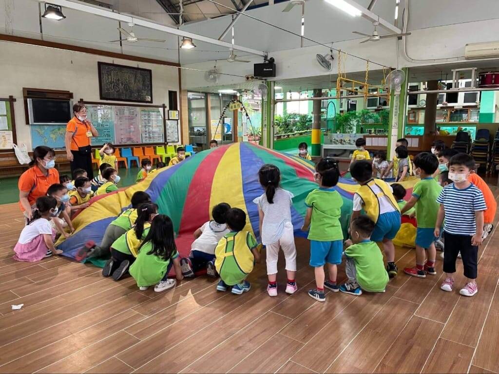 仁和幼兒園氣球傘體能活動實況